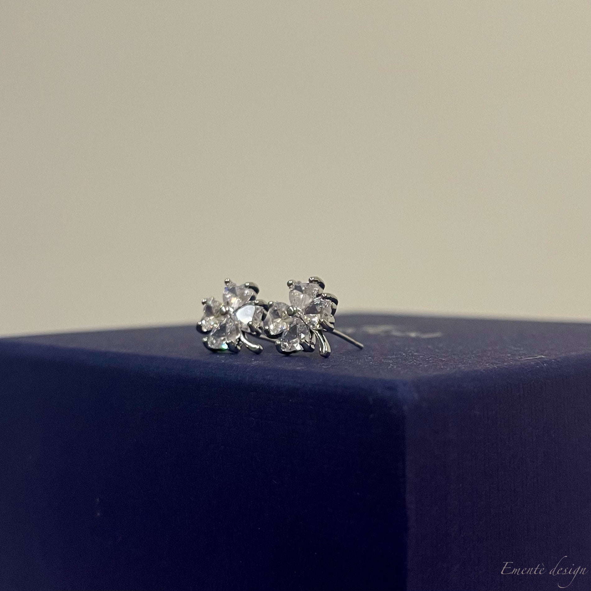 Crystal clover earrings